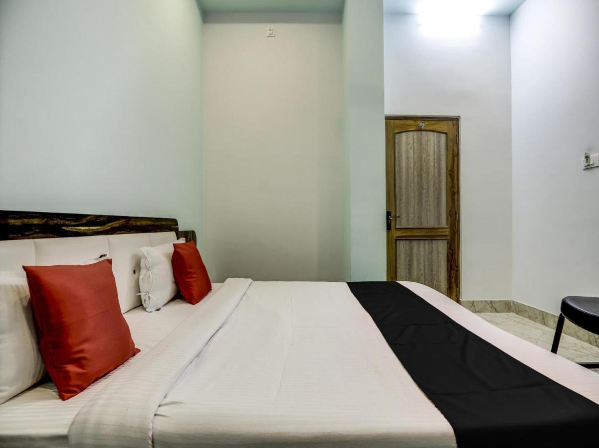 Capital O72337 Hotel Konkan Tadka Bombaim Exterior foto